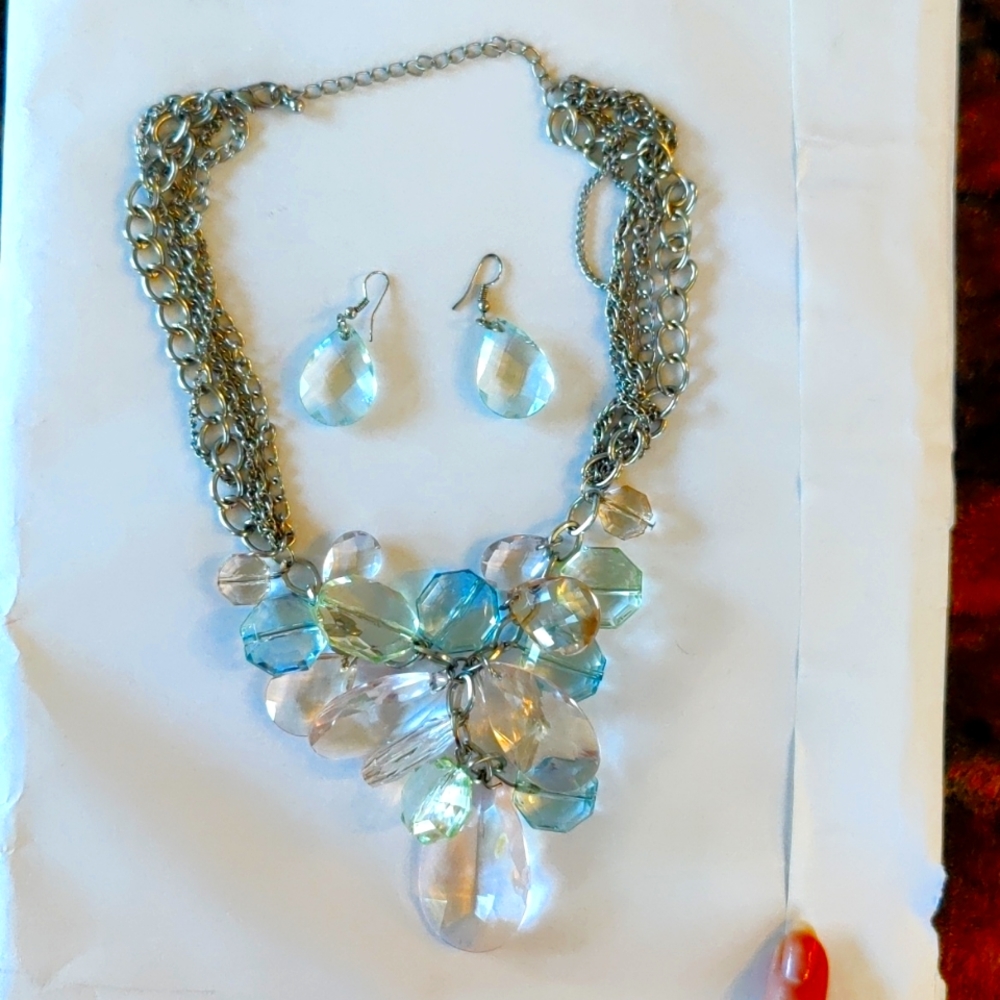 Beautiful faceted multi chained cascade necklace and earrings set